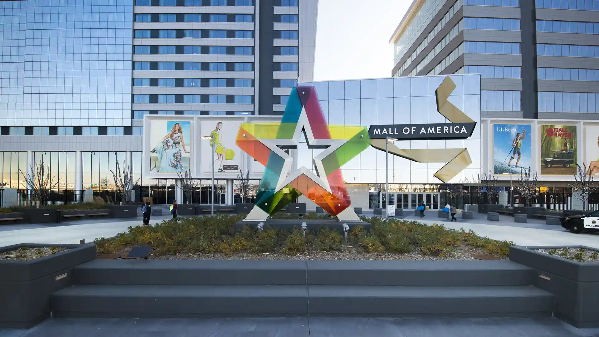 Photo of the welcome sign to Mall of America in Bloomington, Minnesota.